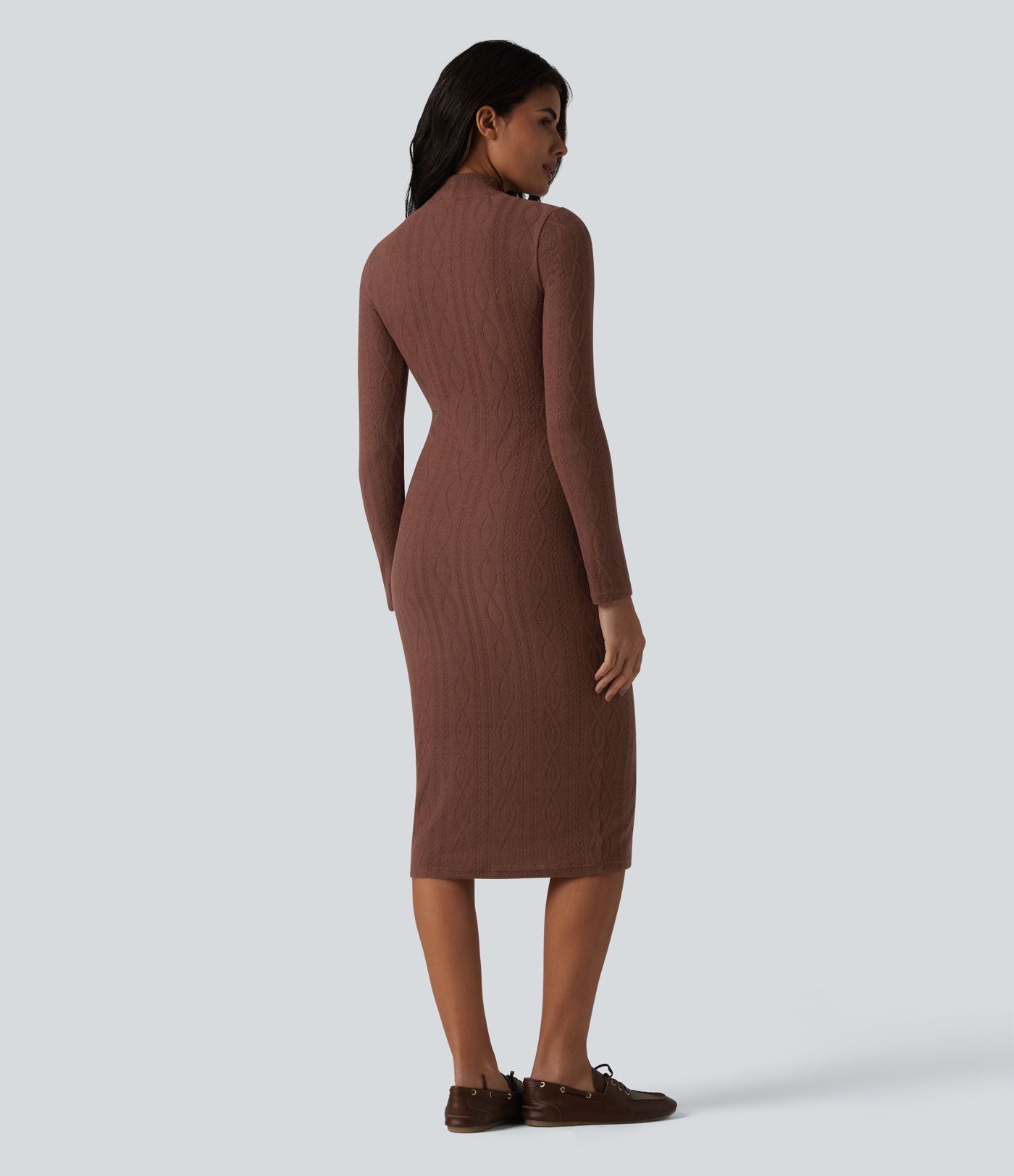 Robe midi moulante tailleur à col montant et manches longues en maille torsadée