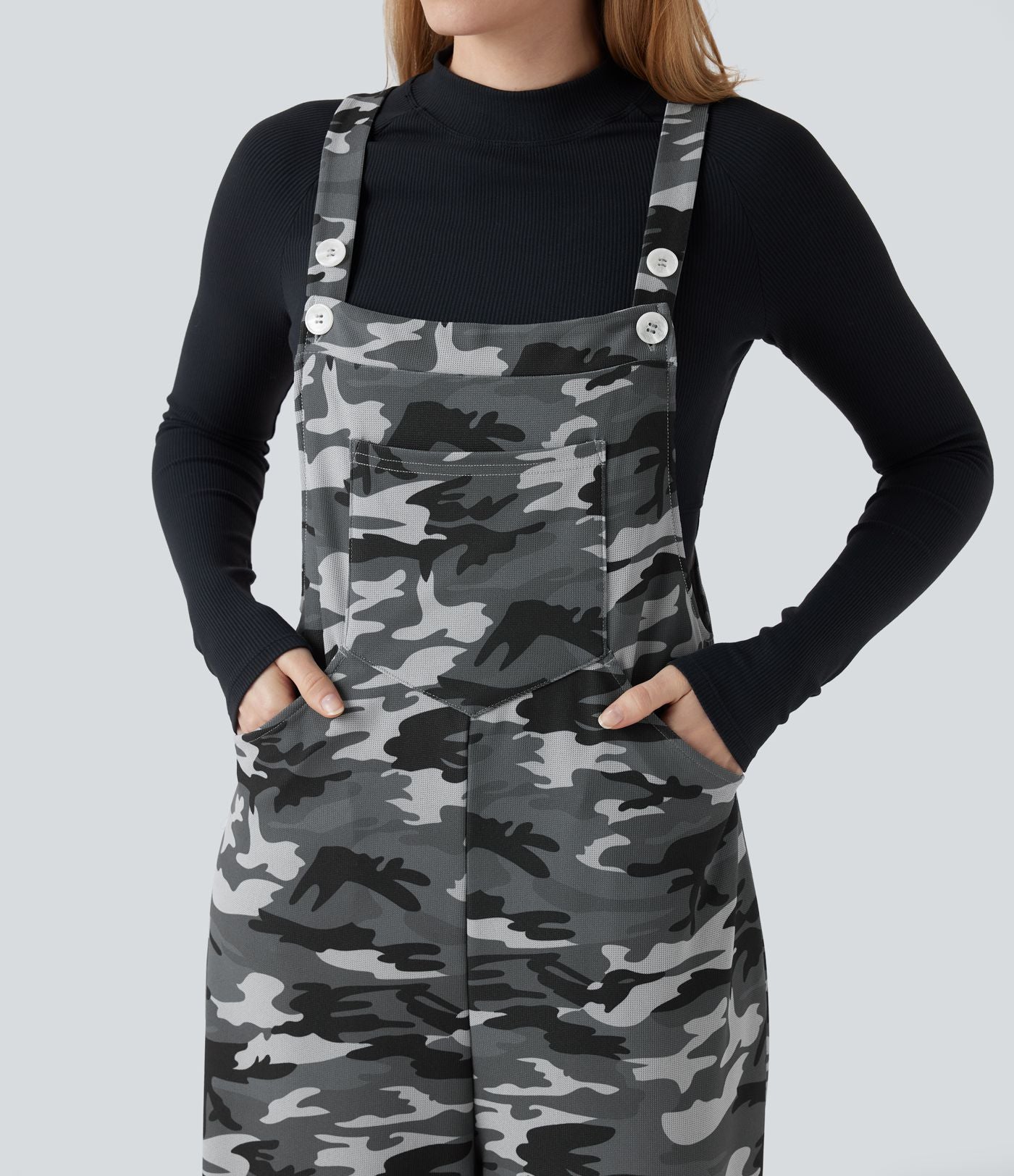 Salopette en maille gaufrée imprimé camouflage avec poches