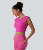 Haut de yoga court SoftlyZero™ léger à col rond et soutien-gorge intégré, sans manches et respirant.