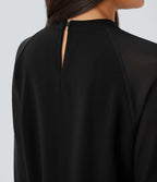 Blouse de travail à col montant avec dos ajouré, manches raglan et empiècements en mesh contrastant