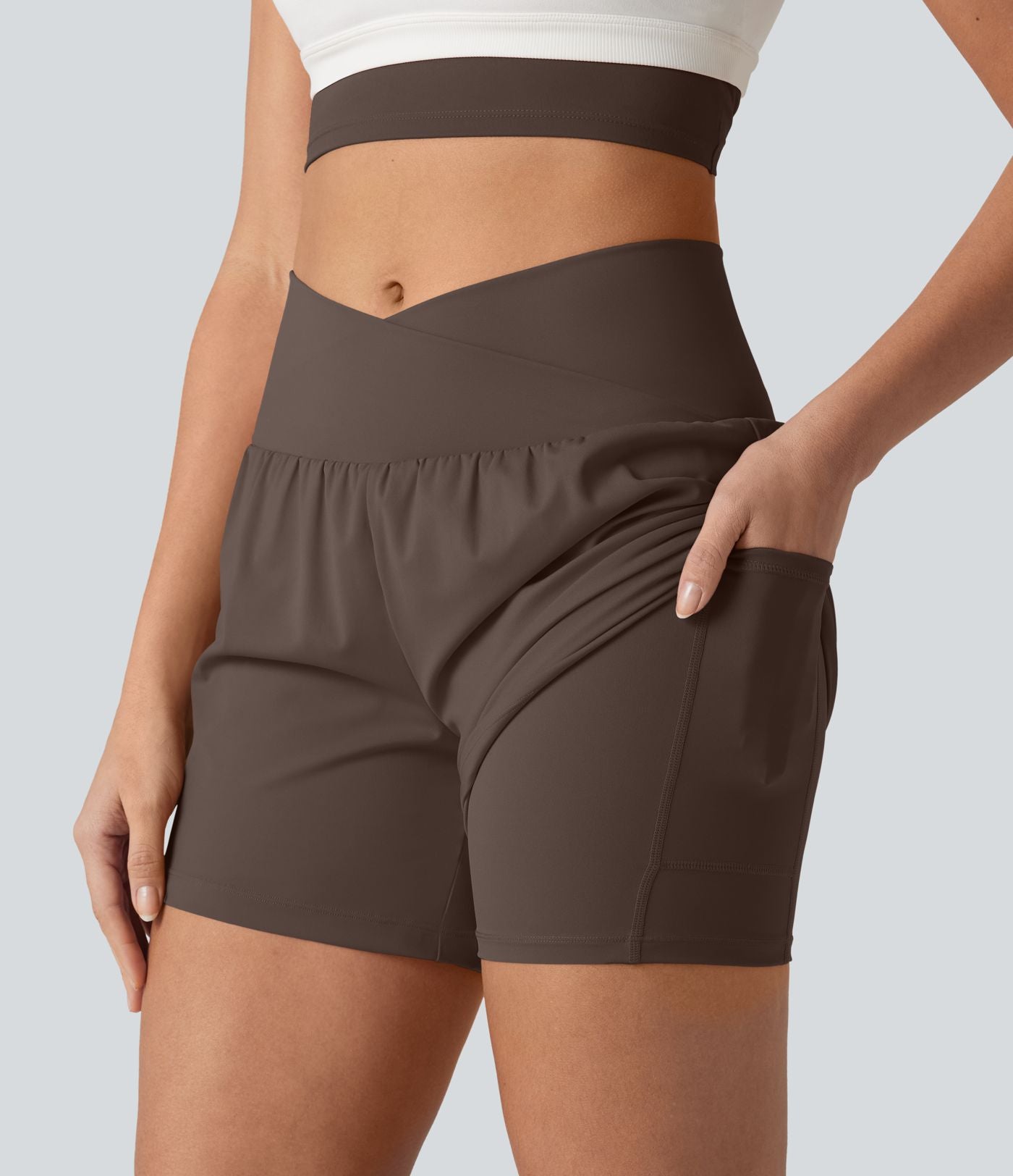 Short de yoga SoftlyZero™ Airy croisé taille haute 2-en-1 effet frais InstantCool 12,5 cm avec poches