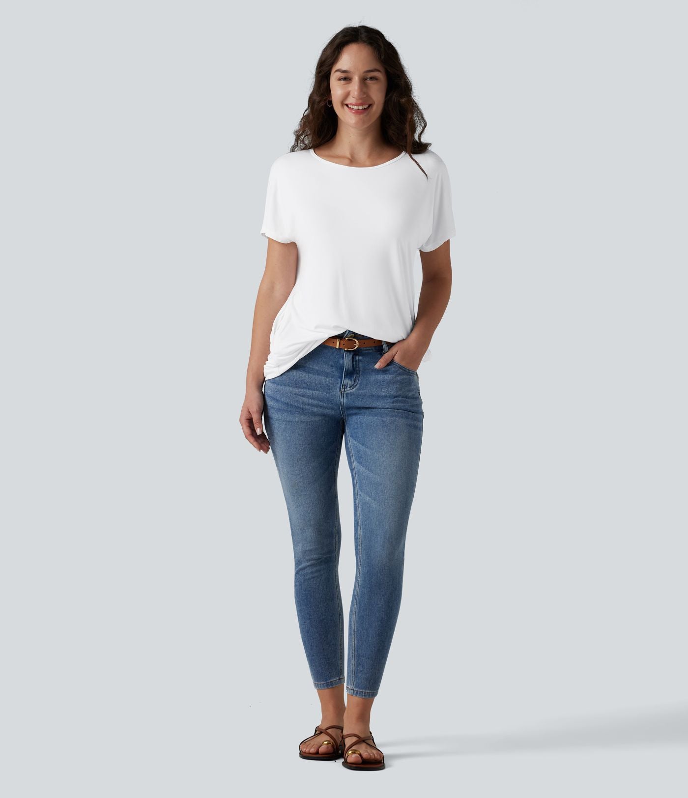 T-shirt décontracté à manches courtes et col bateau, coupe asymétrique, avec poches