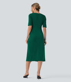 Robe tailleur décolleté arrondi manches courtes avec fente