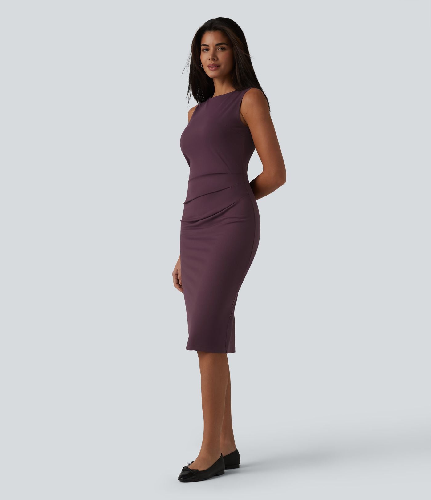 Robe fourreau midi sans manches col bateau pour le bureau