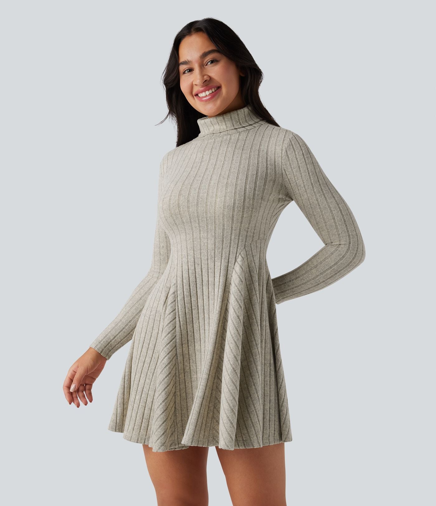 Robe mini évasée col montant à manches longues en maille côtelée