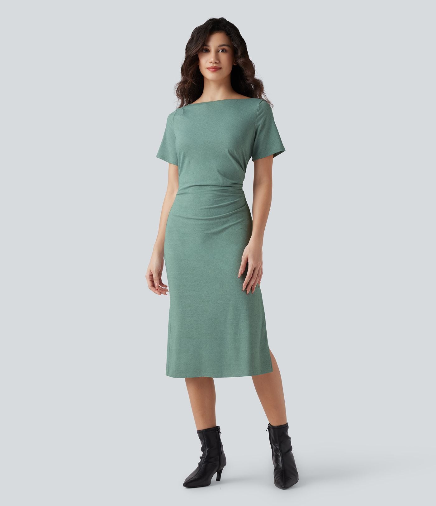 Robe tailleur mi-longue moulante manches courtes froncée