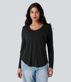 T-shirt col V manches longues ourlet arrondi coupe décontractée avec poche
