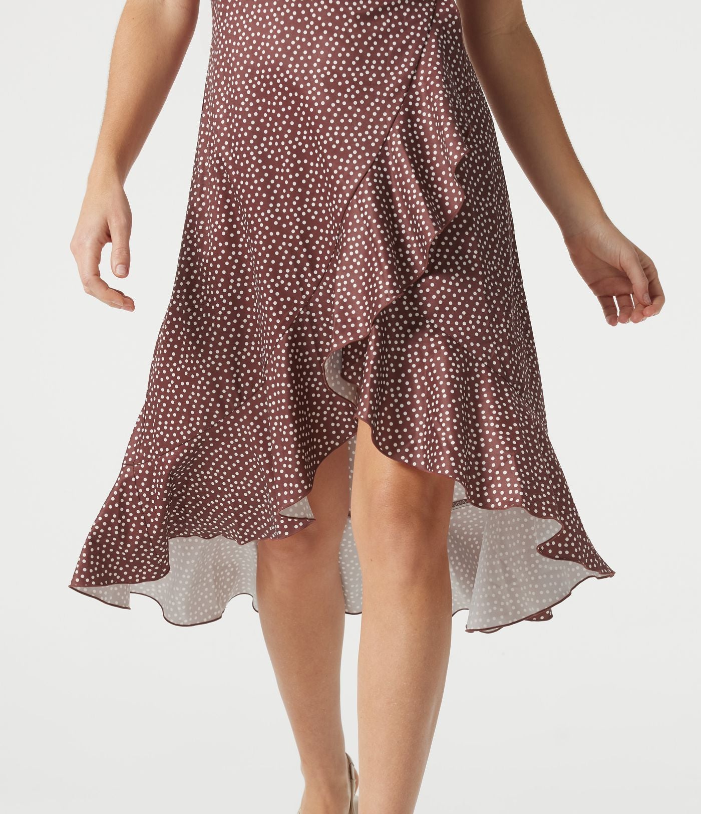 Robe casual midi col V à manches courtes à pois avec ourlet à volants