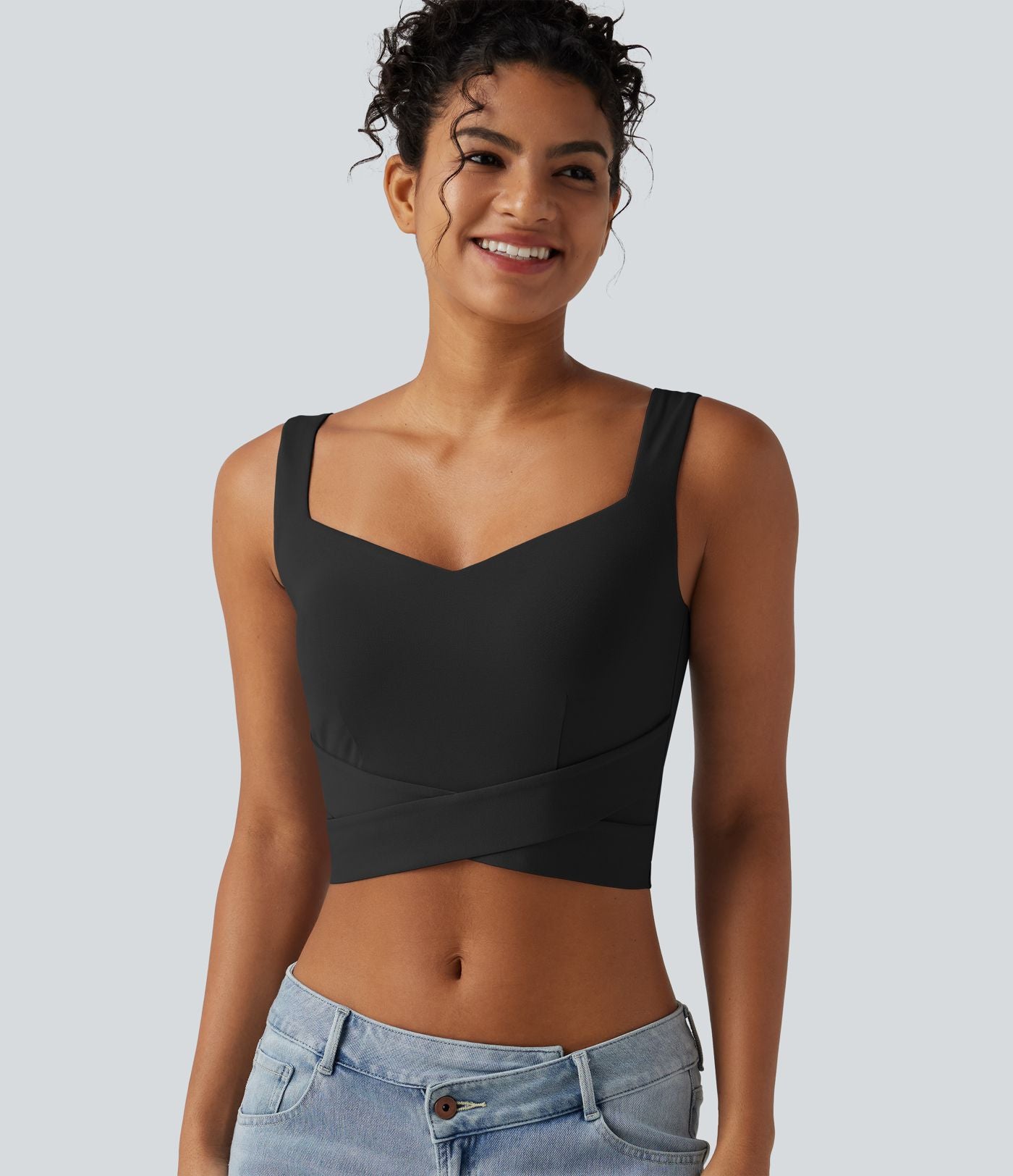 Débardeur crop-top à encolure diamant avec base croisée et coussinets amovibles