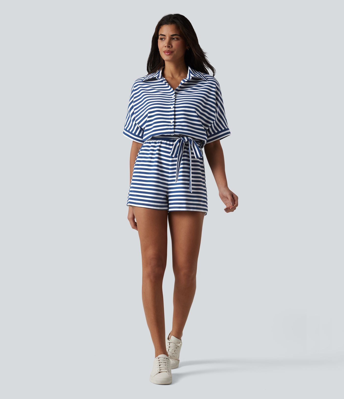 Combinaison-short casual en tissu gaufré rayé à manches mi-longues avec ceinture et poches — Easy Peasy