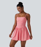 Robe de tennis active mini 2-en-1 à carreaux froissée à séchage rapide avec brassière intégrée, bretelles réglables et poches — Easy Peasy