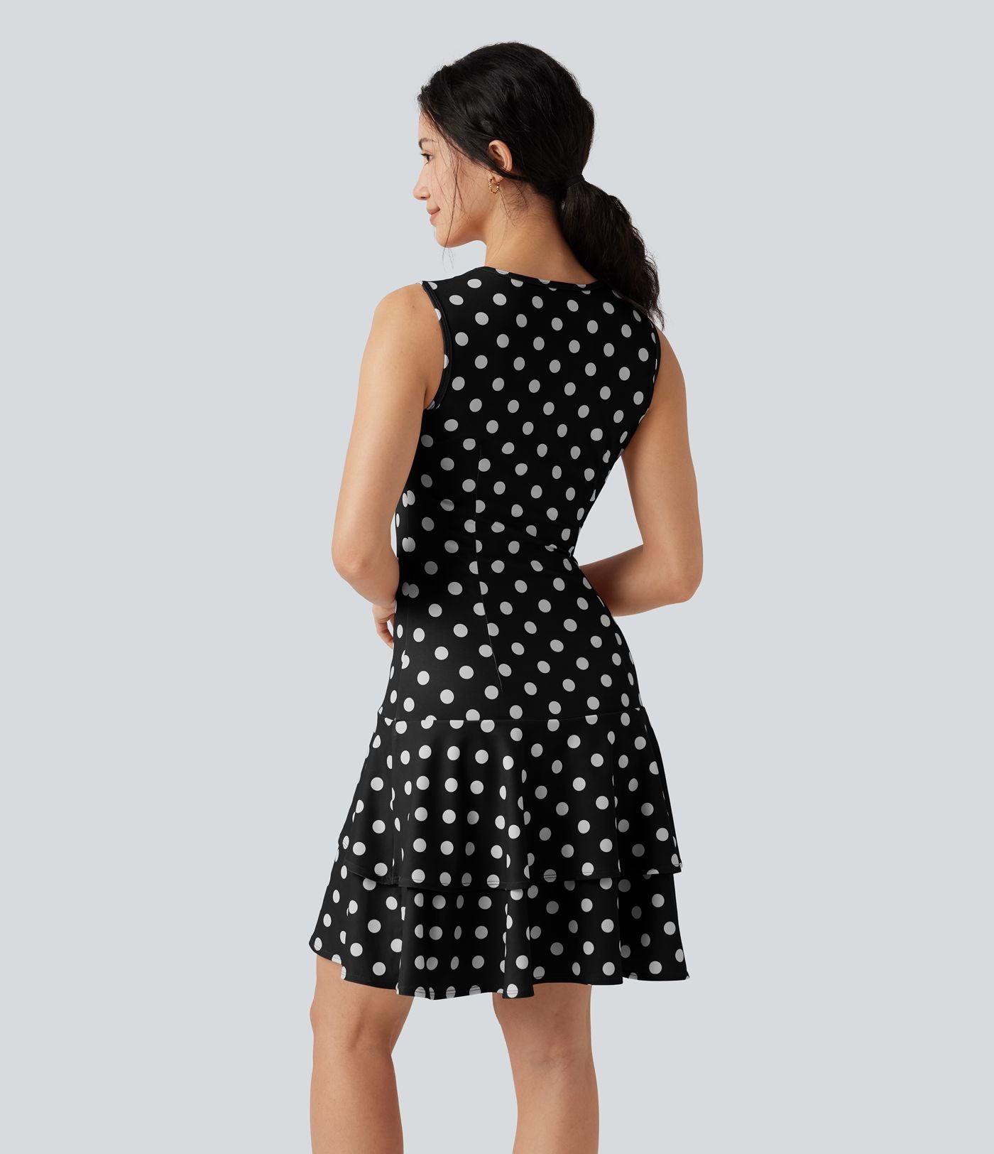 Robe mini casual à pois col rond sans manches ourlet à volants superposés
