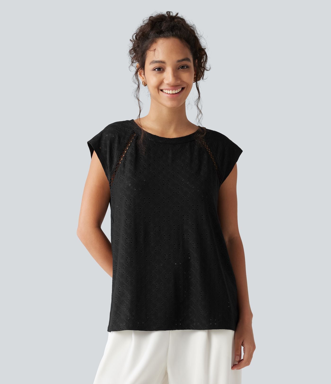 Blouse décontractée à col rond, mancherons, découpes et lien au dos