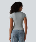 T-shirt Halara décontracté en jersey de coton, col Henley, manches courtes, coupe ultra-ajustée