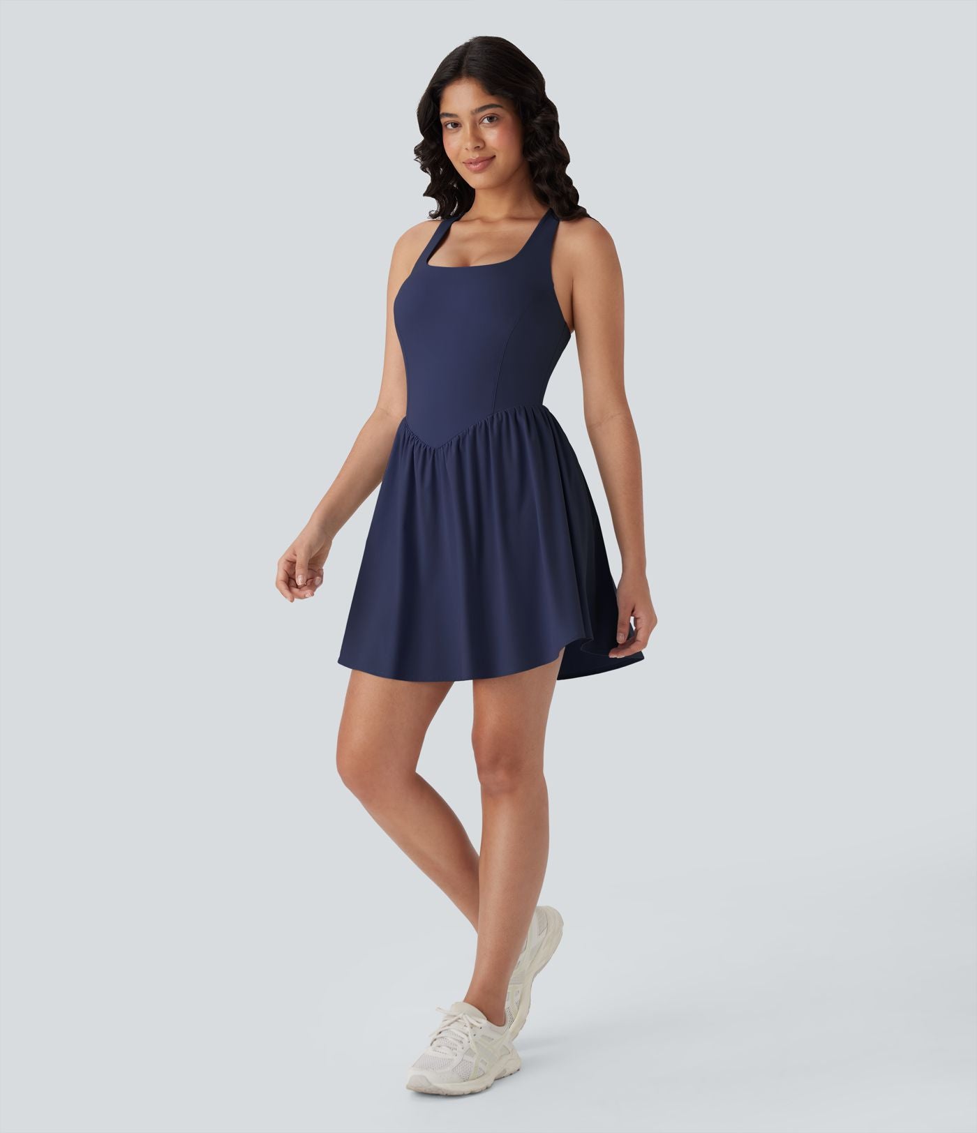 Robe active fluide Breezeful™ mini 2-en-1 à séchage rapide avec dos nu, style corset et poche - Longueur allongée