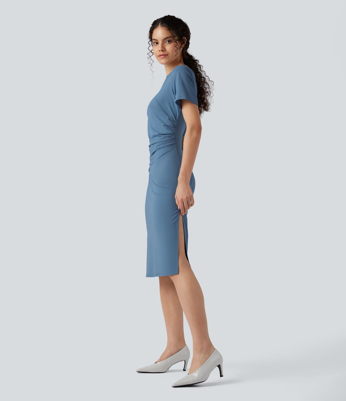 Robe tailleur mi-longue moulante manches courtes froncée