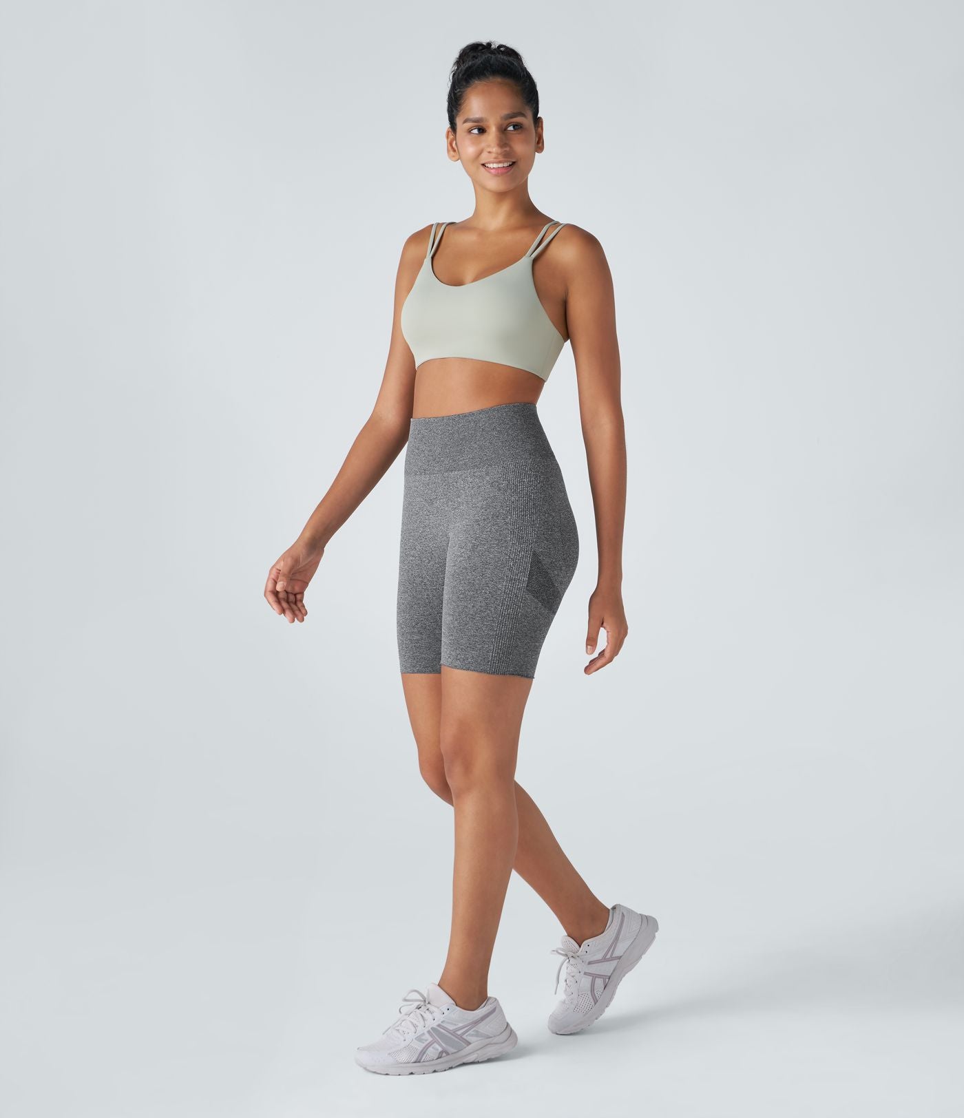 Short cycliste yoga 17,5 cm effet push-up taille haute sans couture OneForm Seamless Flow