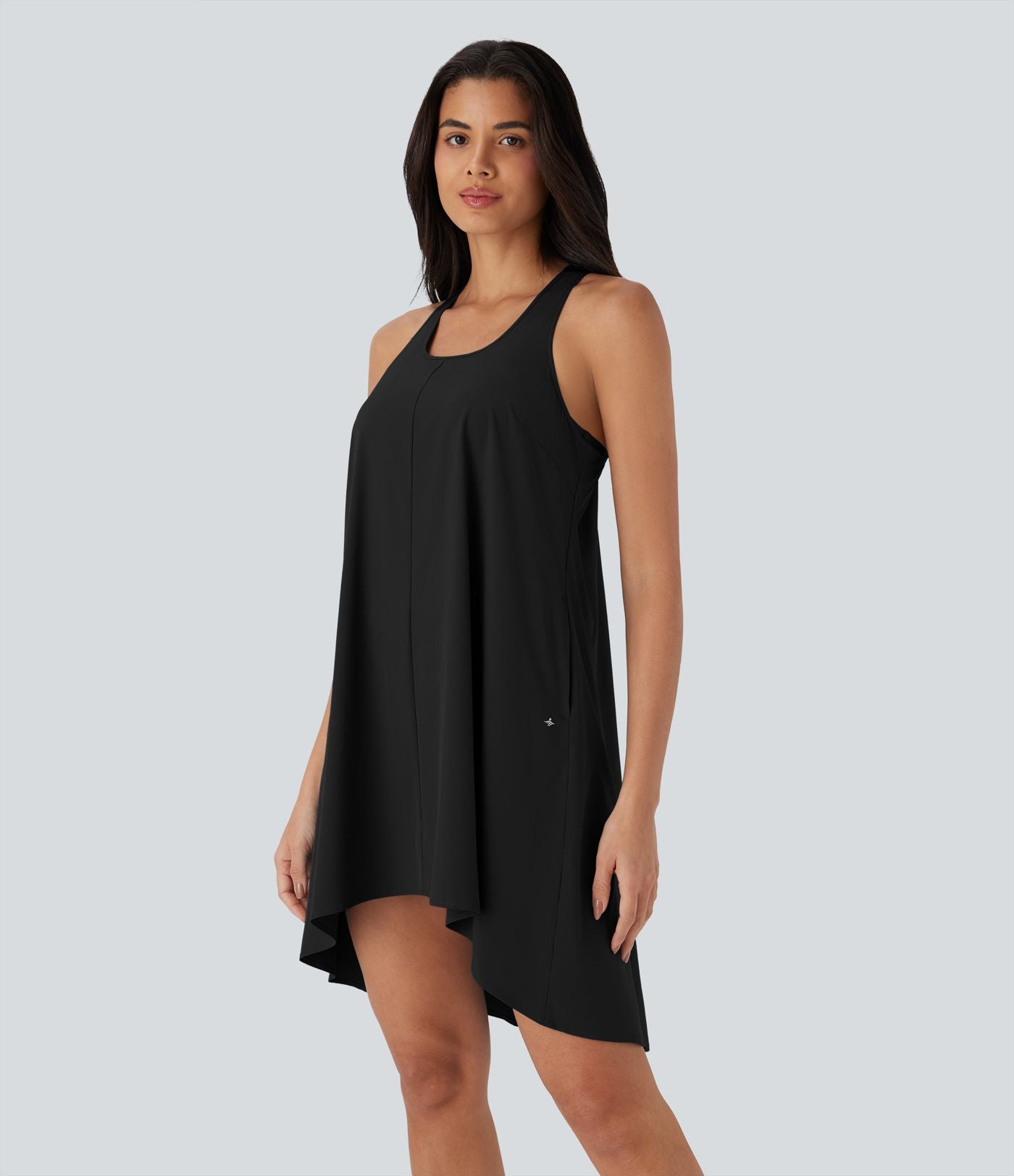 Robe décontractée mini fluide Breezeful™ à dos nageur, poches latérales, ourlet asymétrique et séchage rapide