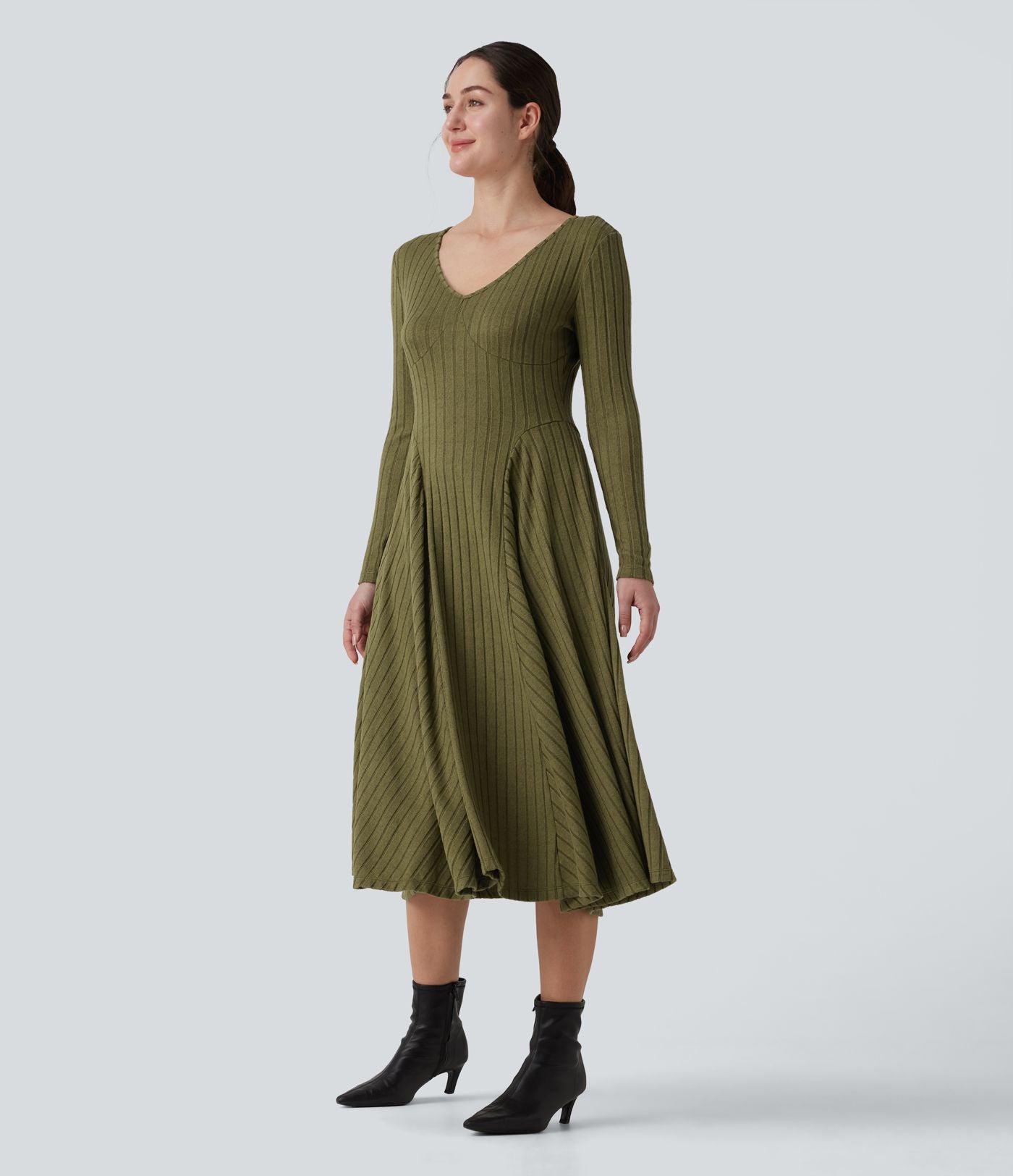 Robe mi-longue évasée maille côtelée à décolleté en V et manches longues