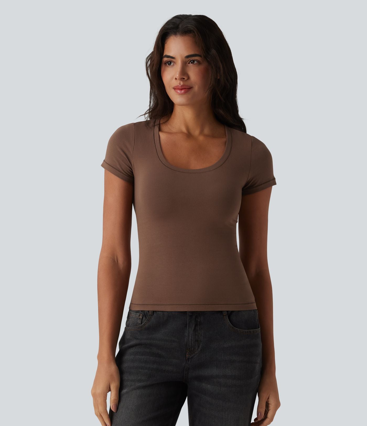 T-shirt Halara décontracté en jersey de coton à manches courtes col dégagé