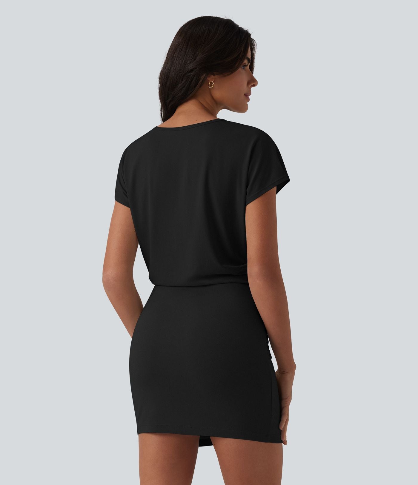 Robe casual moulante col rond manches courtes longueur mini allongée