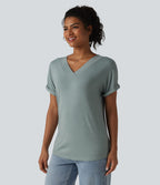 T-shirt décontracté col V à manches chauve-souris courtes