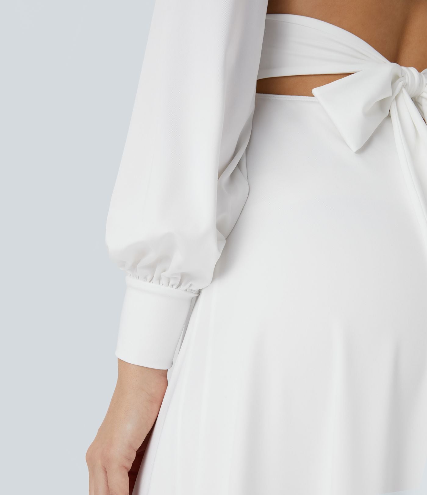 Robe longue de demoiselle d'honneur et invitée de mariage, col V, dos nu, liens à nouer, boutons et manches évasées