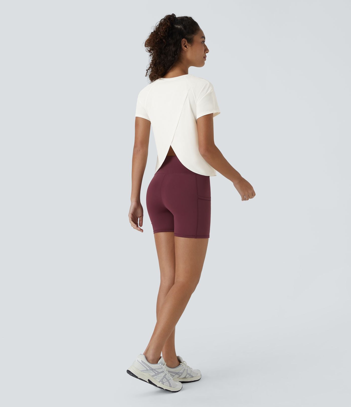 Haut de sport yoga à manches courtes avec ourlet fendu, effet frais InstantCool et mesh contrastant, protection solaire UPF50+
