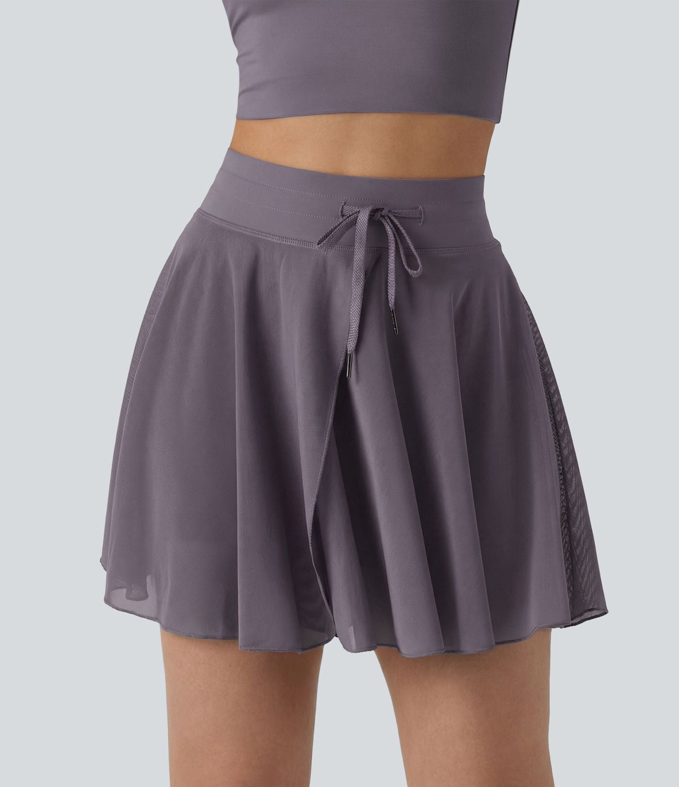 Jupe mini fluide évasée 2-en-1 taille haute à cordon, empiècements en mesh contrastant, avec poche, version plus longue