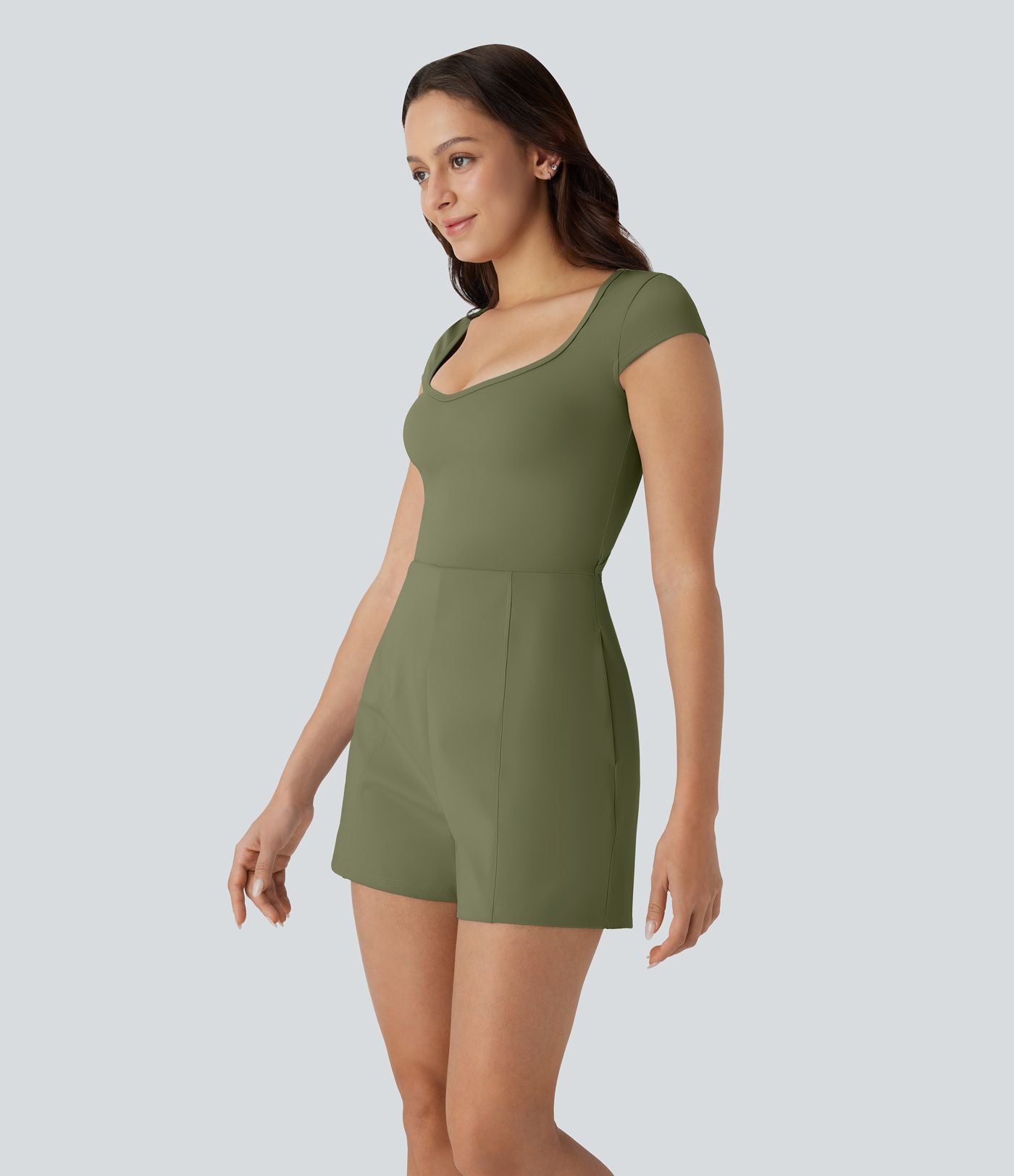 Combinaison de yoga Softlyzero™ Airy avec col U, manches courtes et poches latérales - Édition Easy Peasy
