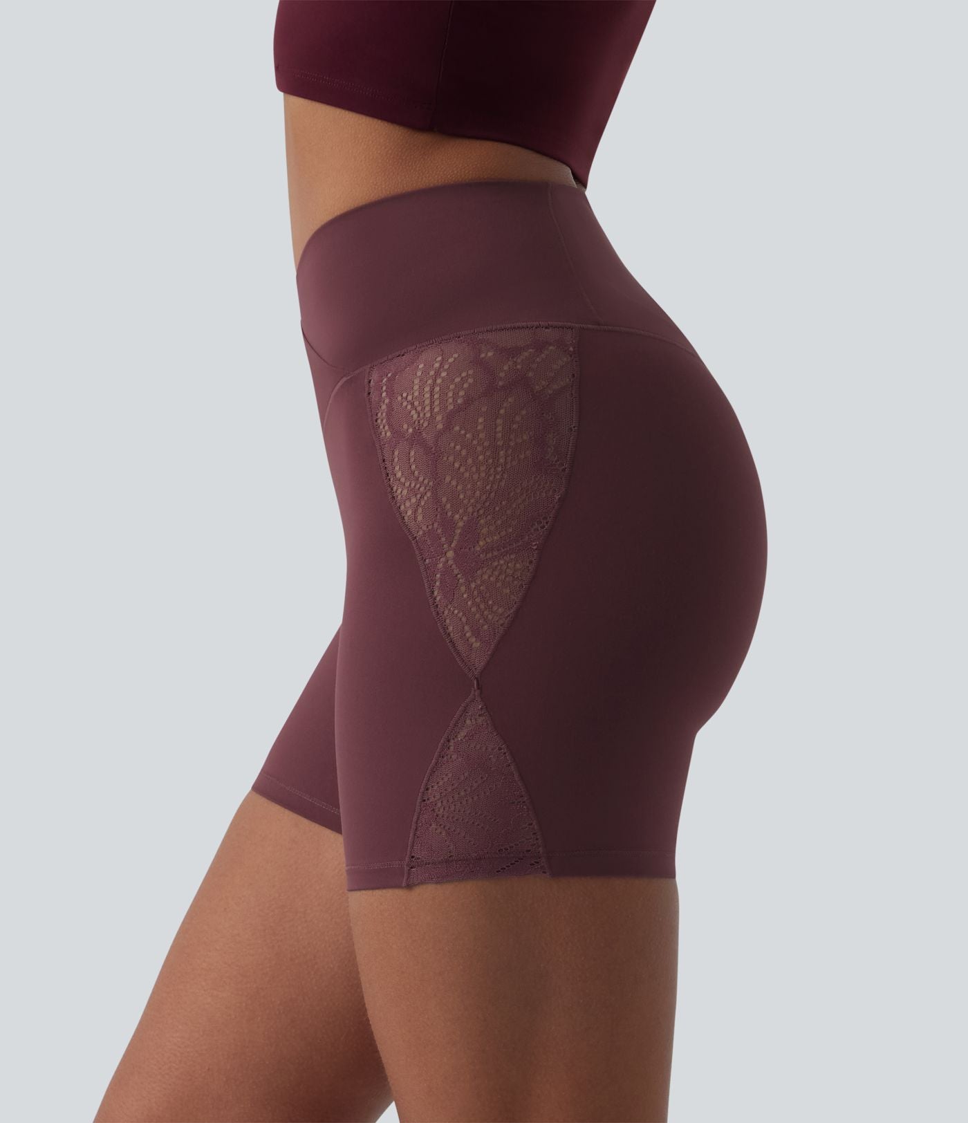 Softlyzero™ Short cycliste yoga taille haute croisé avec dentelle contrastée et poche arrière 12,5 cm - UPF50+