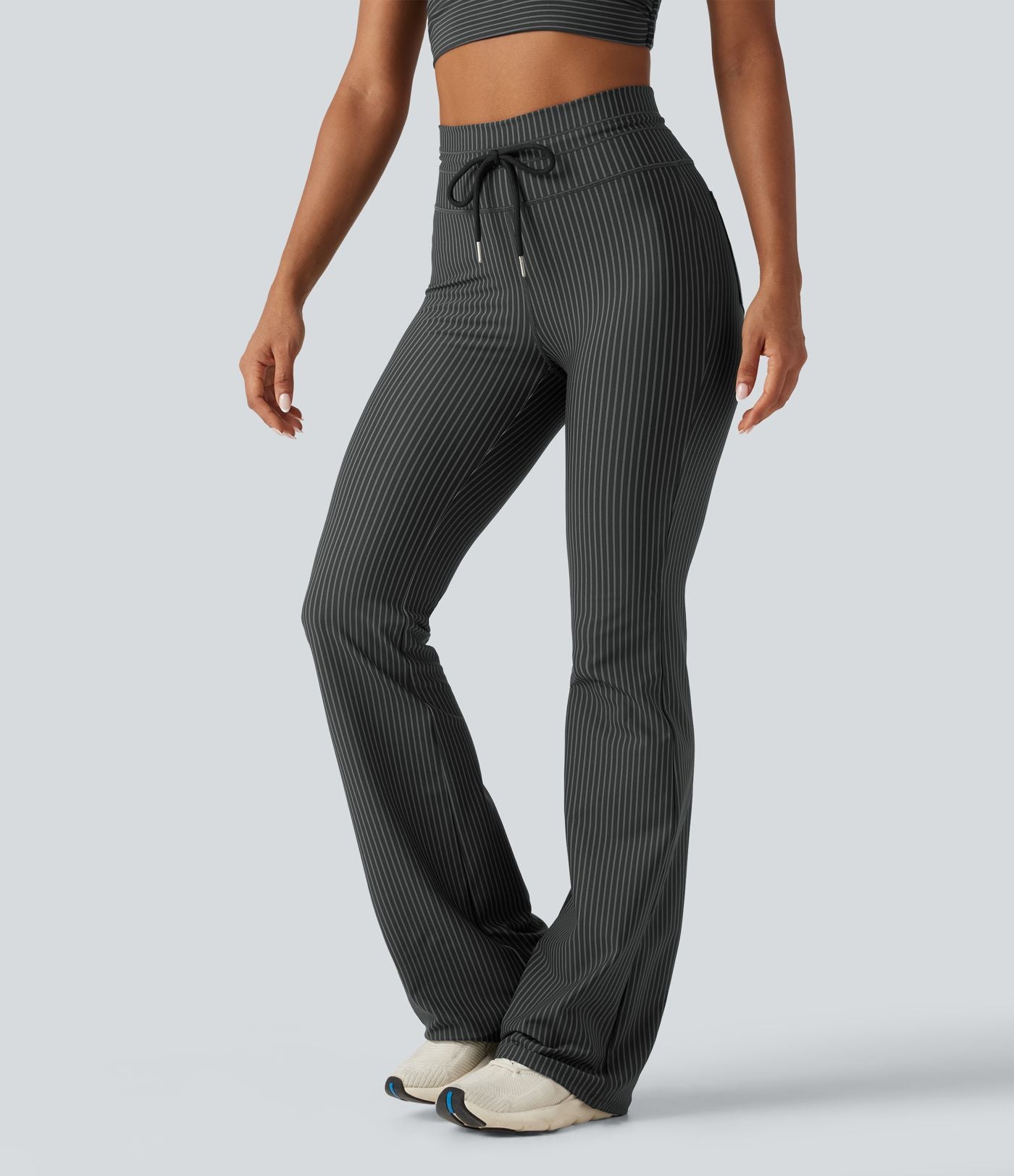 Pantalon de yoga flare taille haute rayé avec cordon de serrage et poches