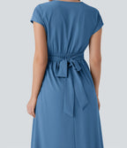 Robe midi Breezeful™ col V manches courtes à liens dans le dos séchage rapide avec poches latérales