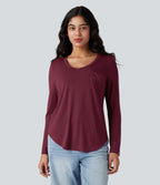 T-shirt col V manches longues ourlet arrondi coupe décontractée avec poche