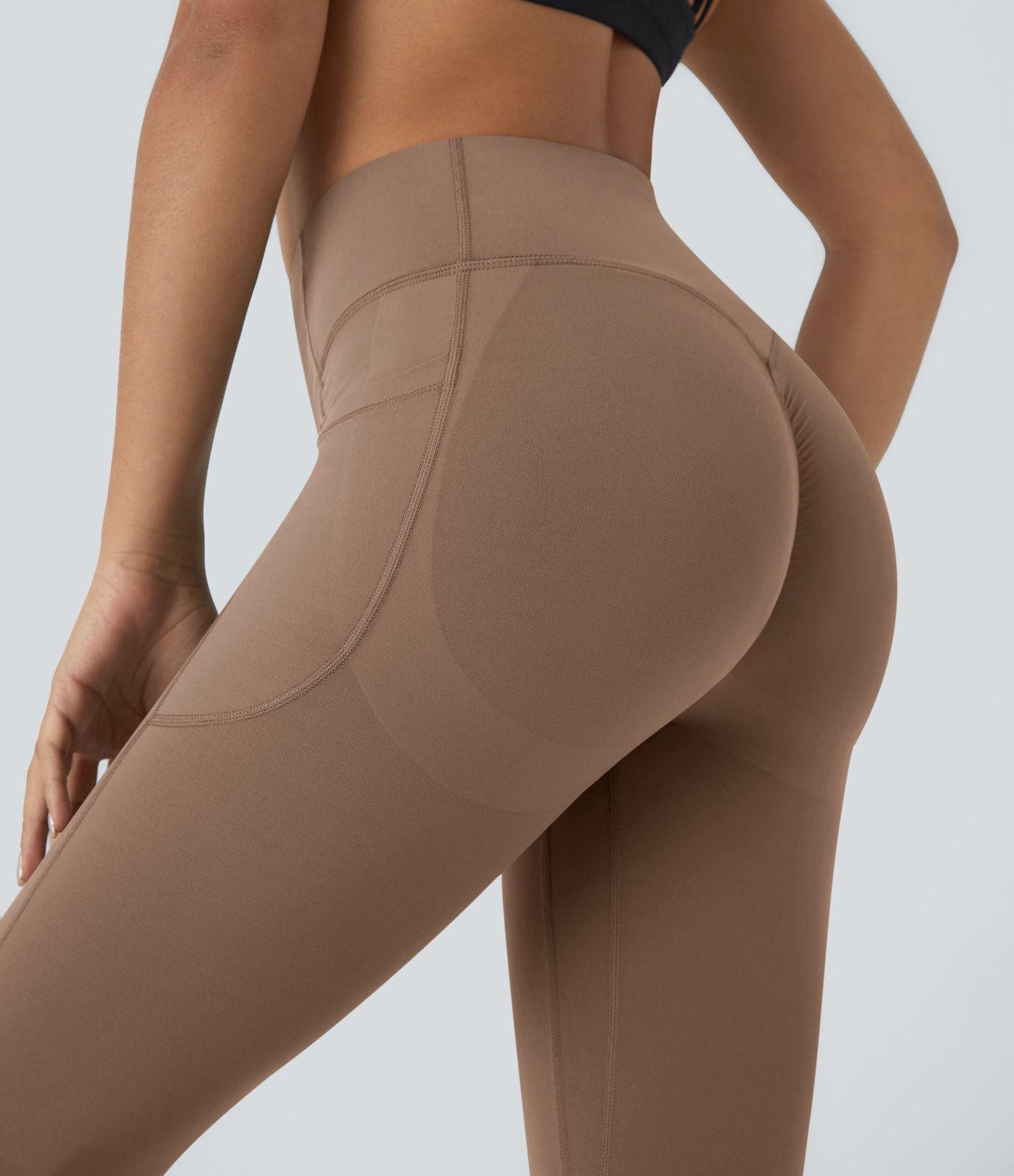 Legging corsaire d'entraînement gainant galbant taille haute avec effet scrunch et poches Halara UltraSculpt™