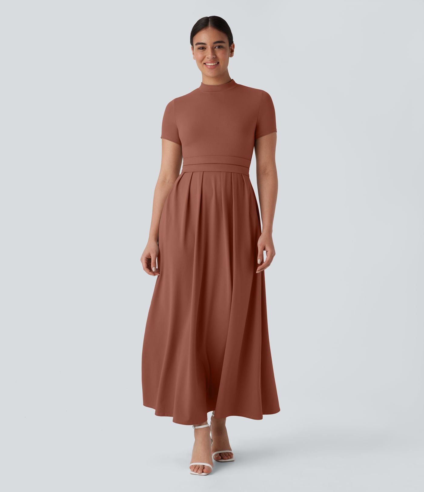 Robe longue décontractée à col montant, manches courtes et poches latérales