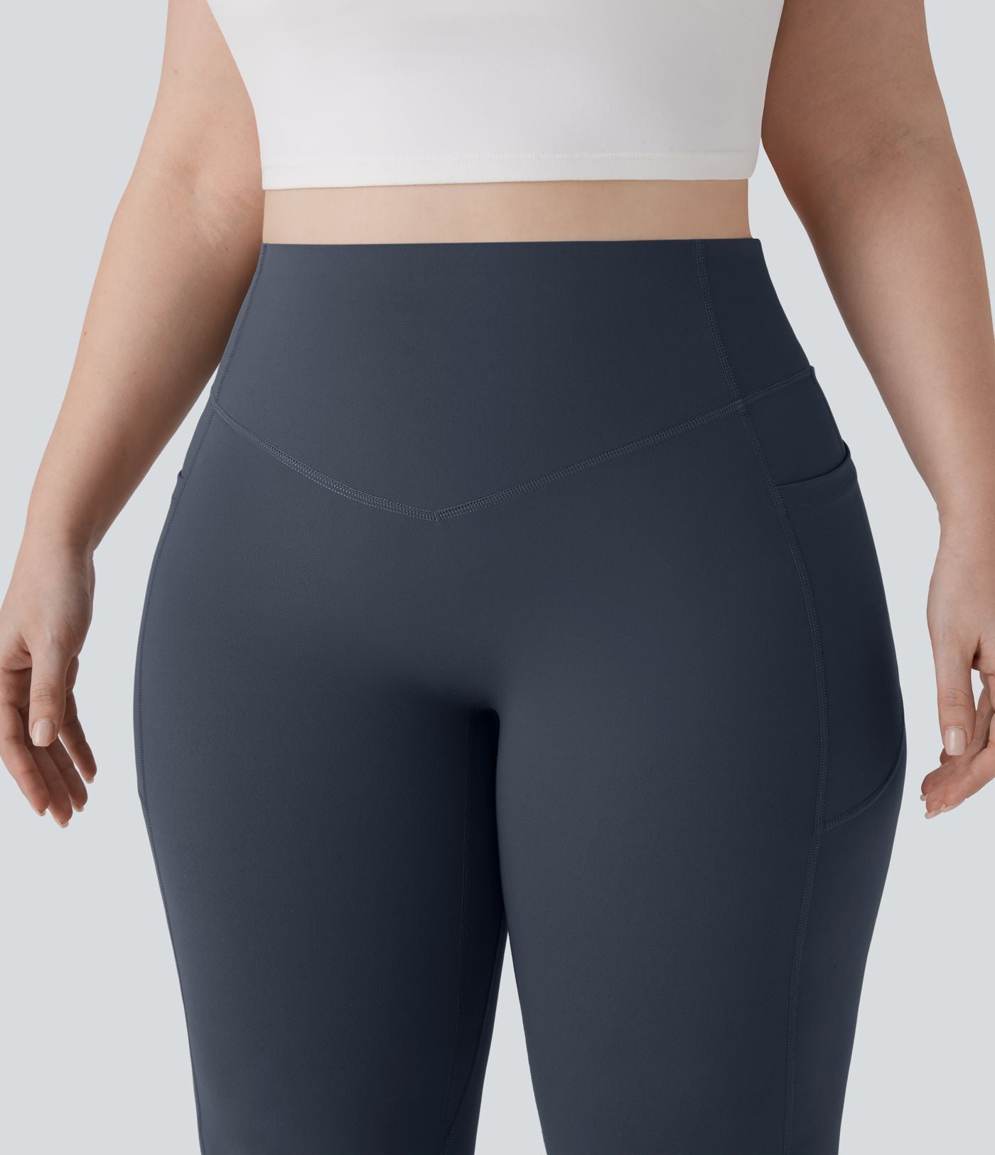 Pantalon de yoga à coupe bootcut gainant galbant taille haute grande taille avec effet scrunch et poches Halara UltraSculpt™