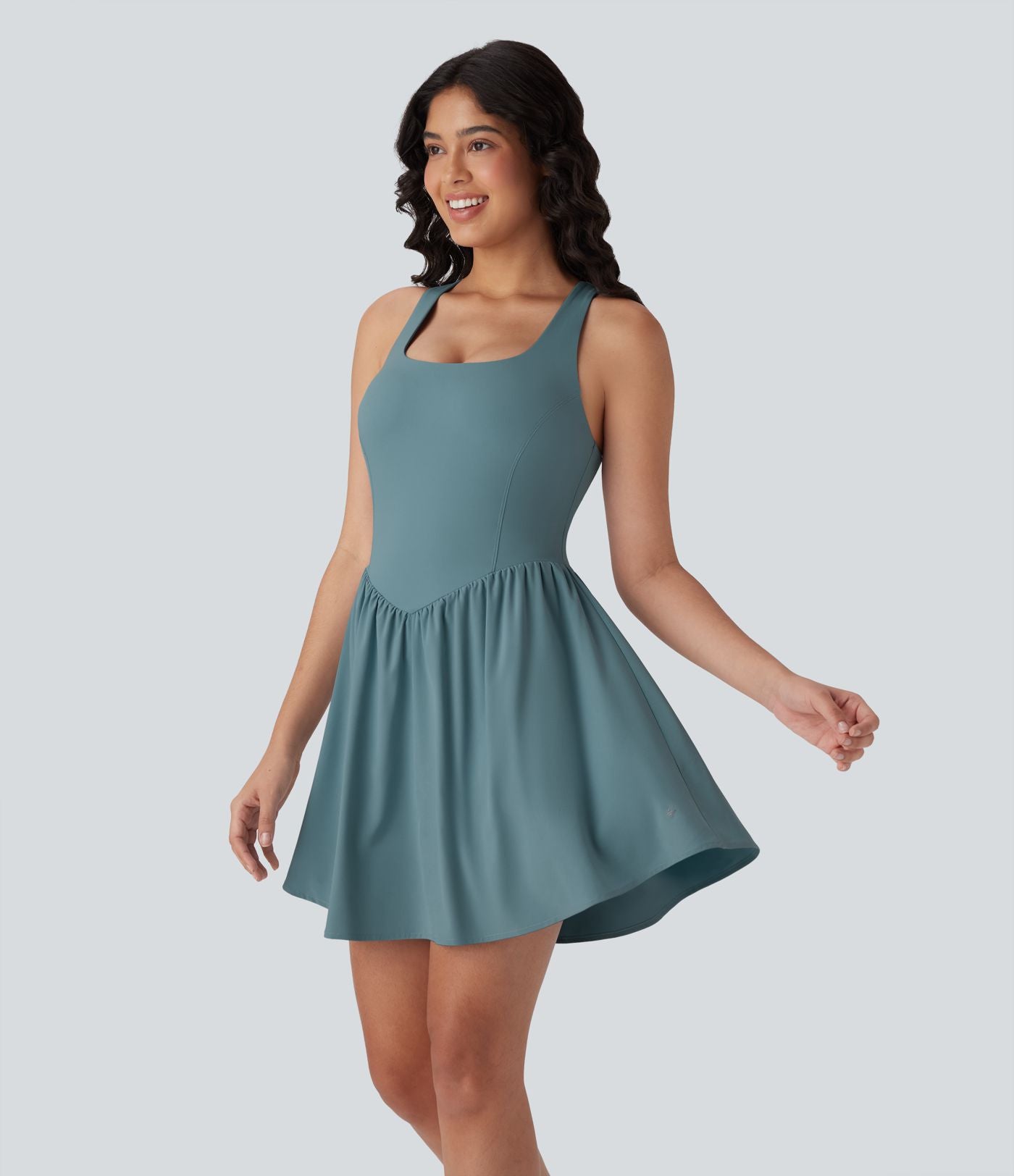 Robe active fluide Breezeful™ mini 2-en-1 à séchage rapide avec dos nu, style corset et poche - Longueur allongée