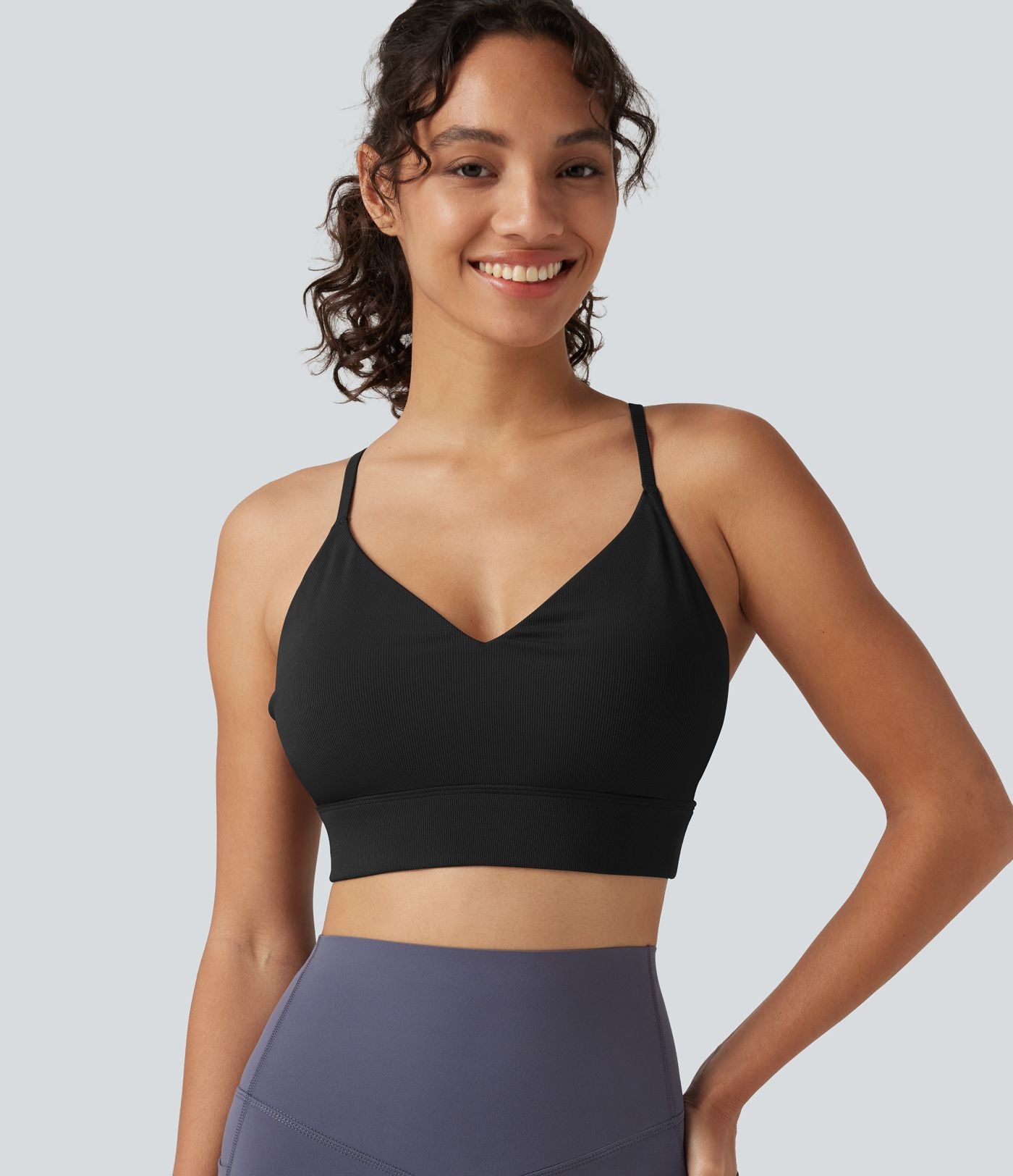 Brassière de yoga côtelée maintien léger à col V avec bretelles croisées et coussinets amovibles