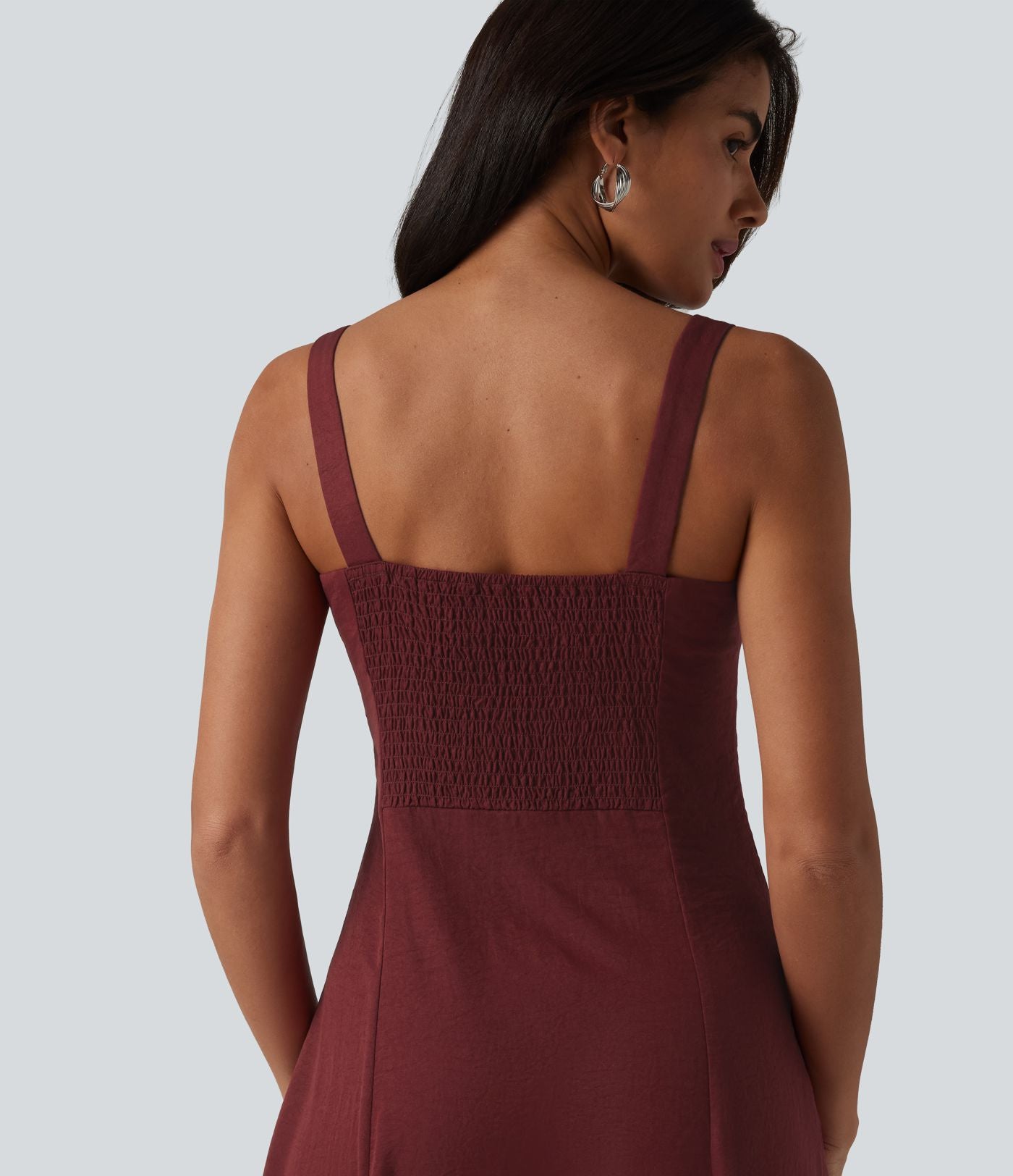 Robe mi-longue fluide froncée à col carré et encolure échancrée pour demoiselle d'honneur et invitée de mariage