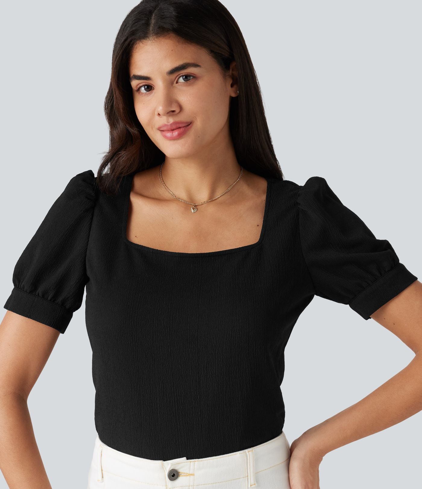 Blouse habillée col carré à manches bouffantes et tissu texturé