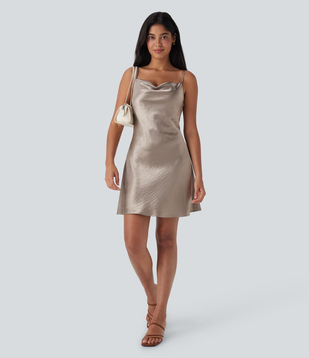 Mini-robe nuisette décontractée en satin à col bénitier avec bretelles ajustables