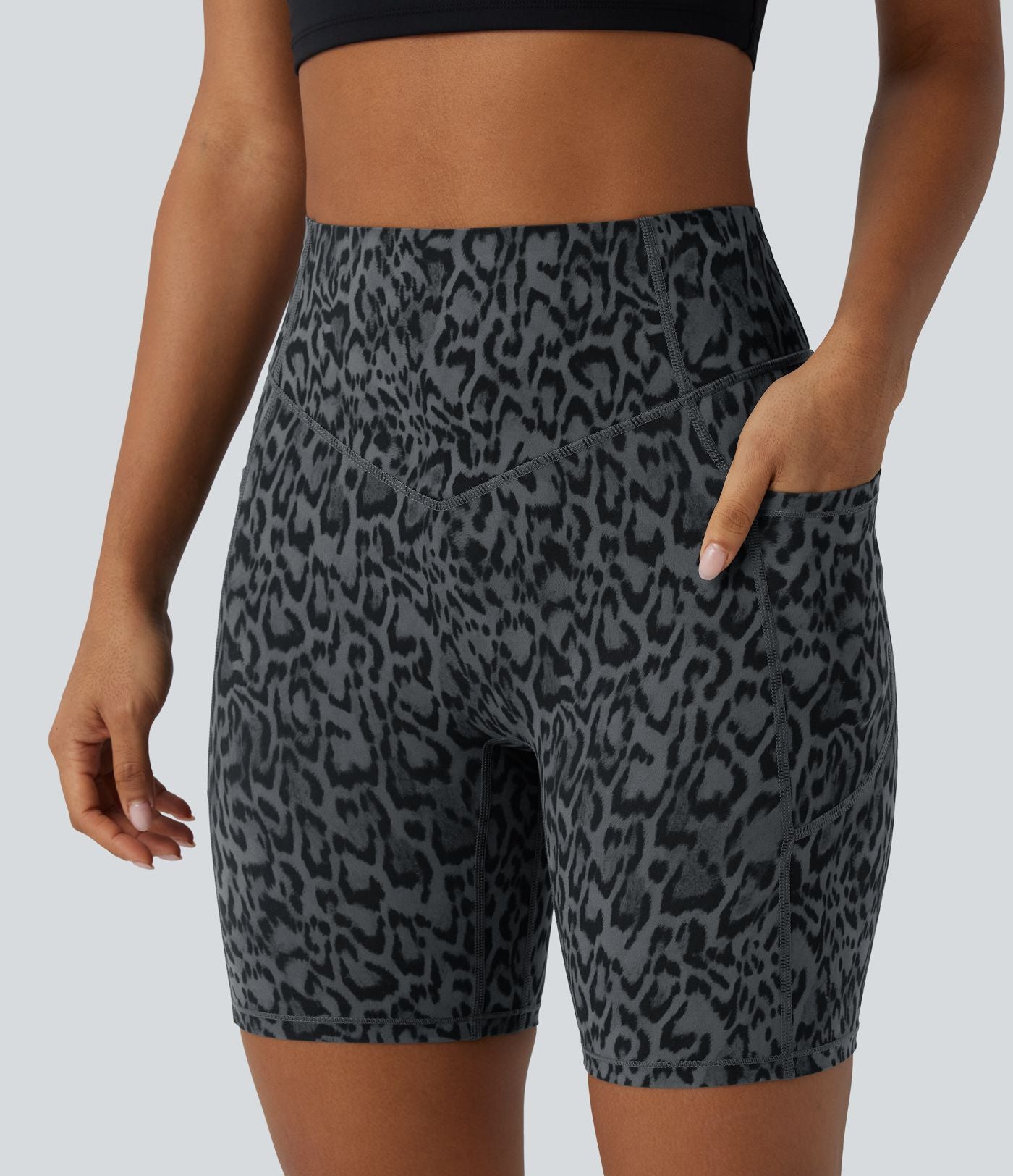 Short cycliste d'entraînement taille haute gainant effet push-up imprimé léopard 17,5 cm Halara UltraSculpt™ avec poches