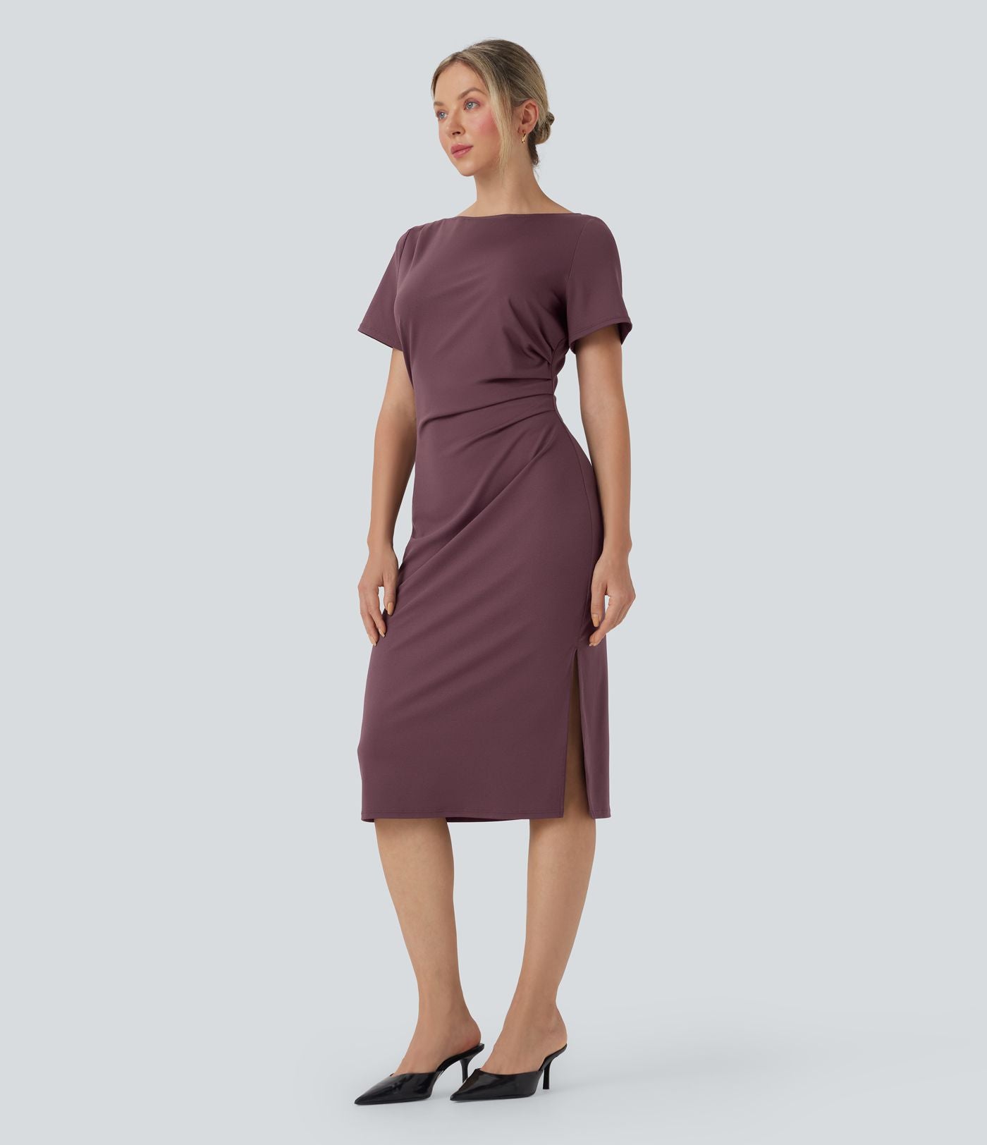 Robe tailleur mi-longue moulante manches courtes froncée