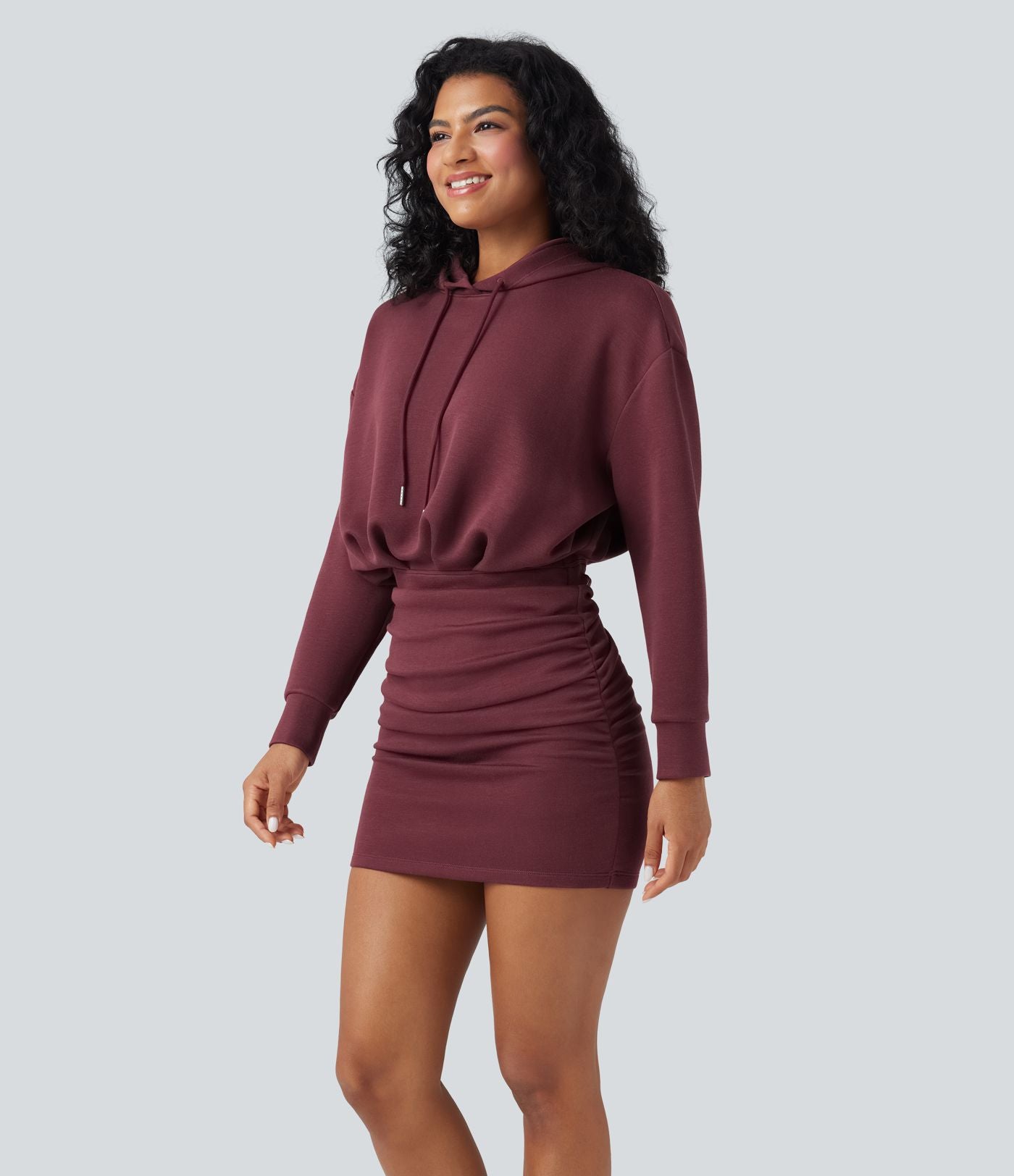 Robe décontractée SpacerTek™ mini à manches longues, effet froncé avec capuche