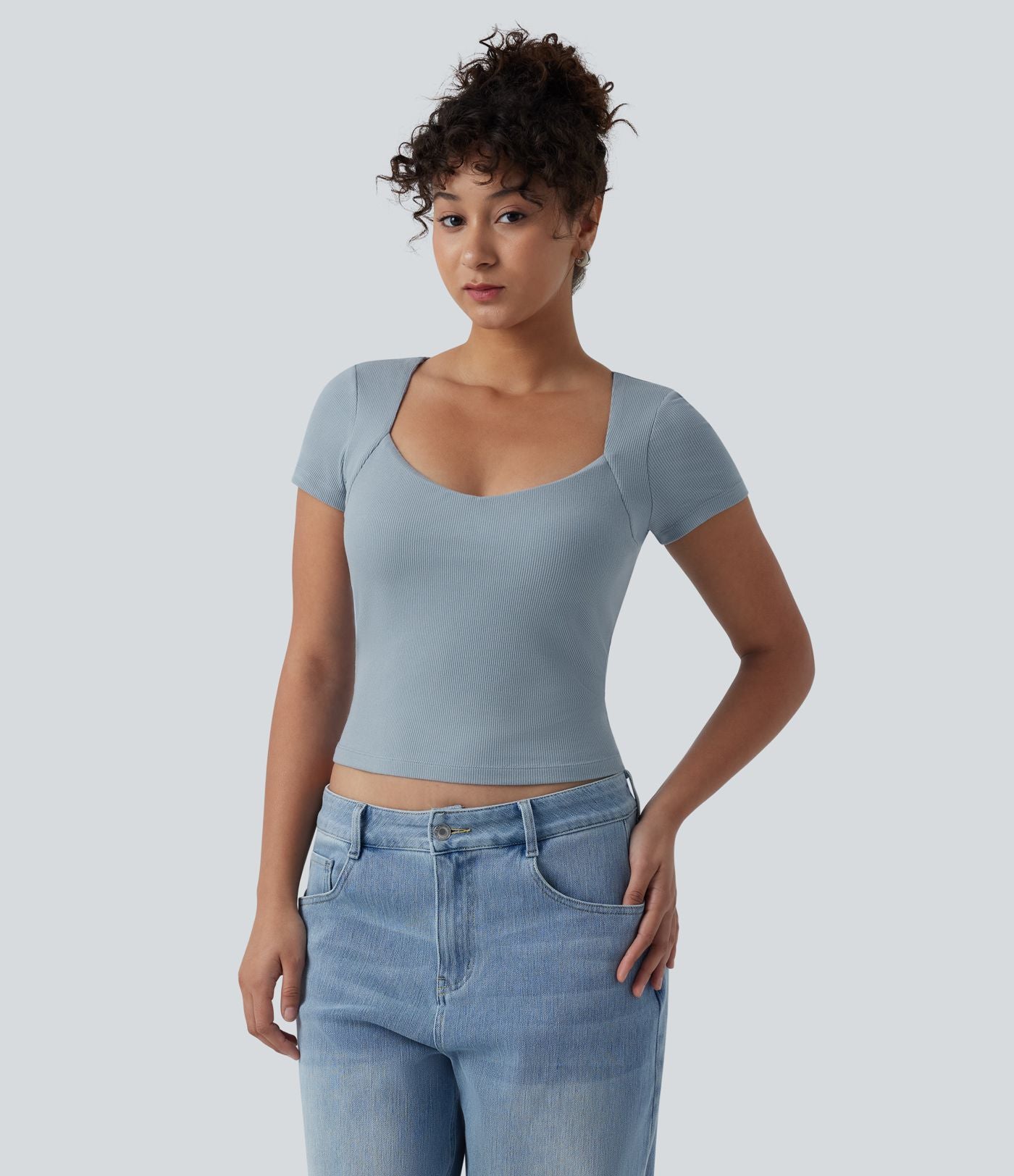 T-shirt casual en maille côtelée à manches courtes, col Queen Anne et soutien-gorge intégré