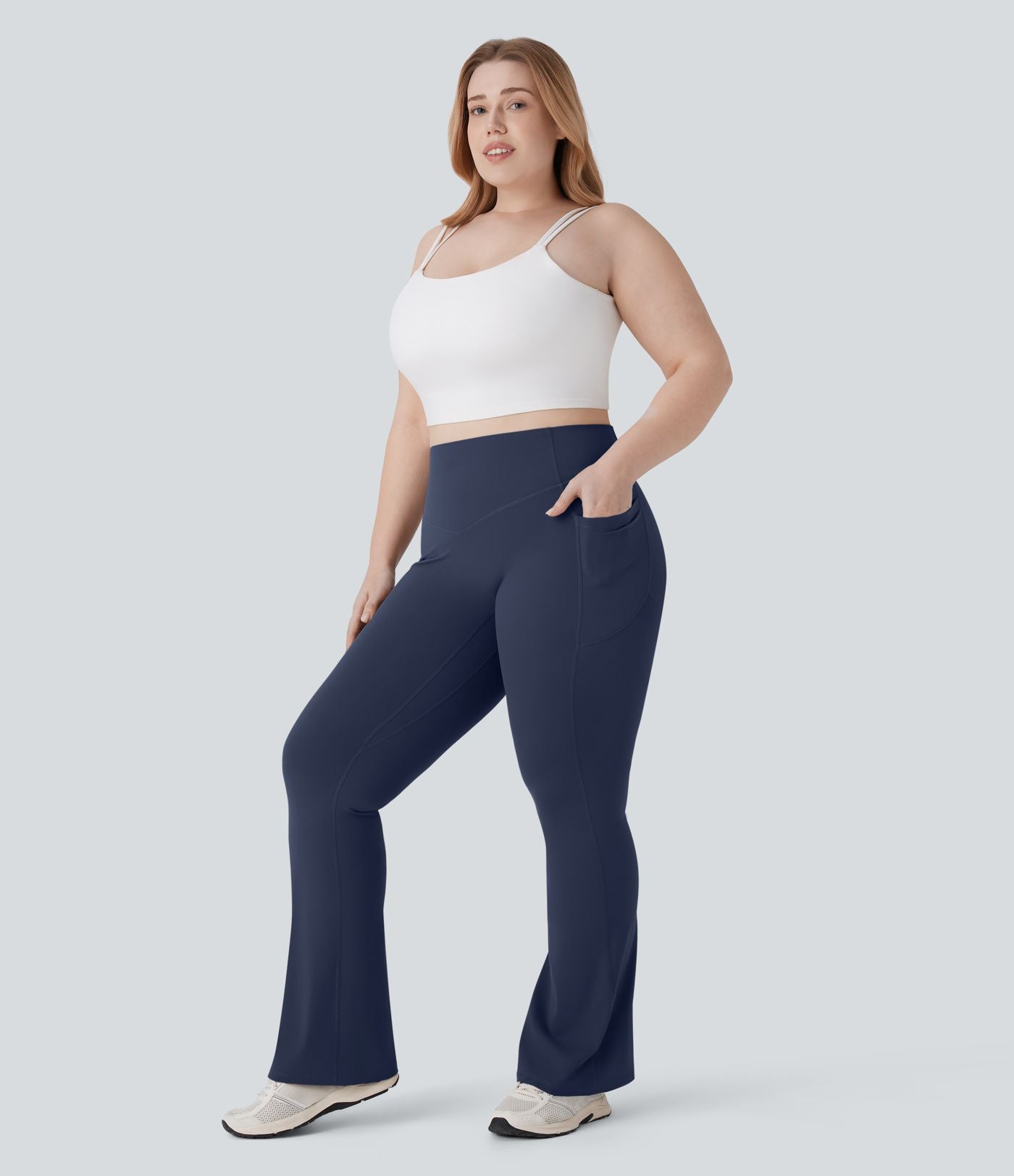Pantalon de yoga à coupe bootcut gainant galbant taille haute grande taille avec effet scrunch et poches Halara UltraSculpt™