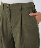 Pantalon décontracté en velours côtelé avec taille mi-haute, boutons et fermeture éclair