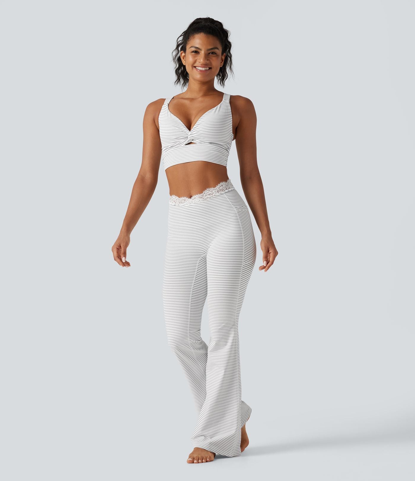 Legging de yoga flare taille haute en V avec dentelle contrastée, rayures et poches