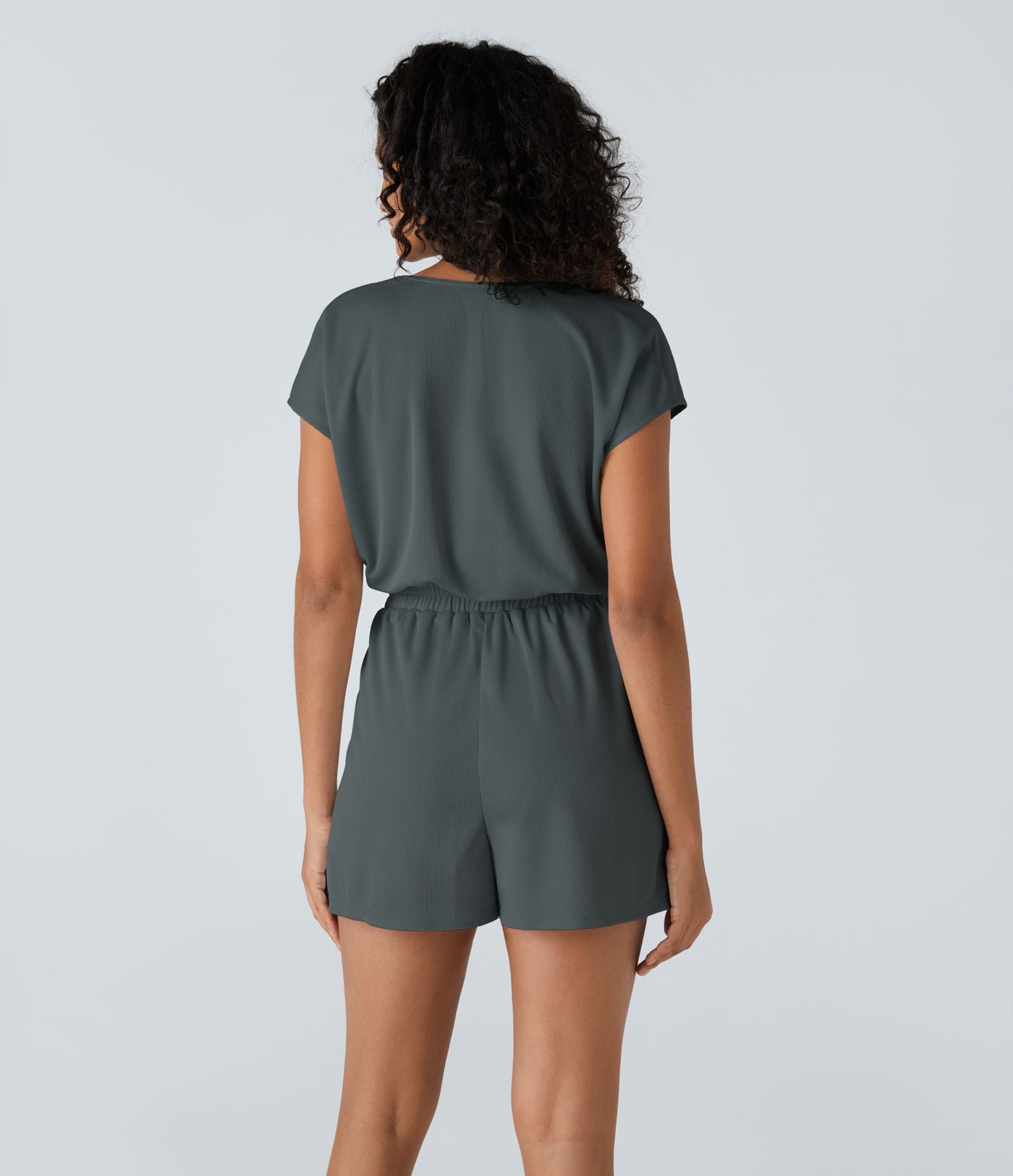 Combishort Fluide Col en V Plissée Manches Courtes Poche Latérale Gaufrée